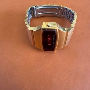 Texas Instruments Model 102 LED Digital Gold Tone Quartz Date Indicator - WORKS
